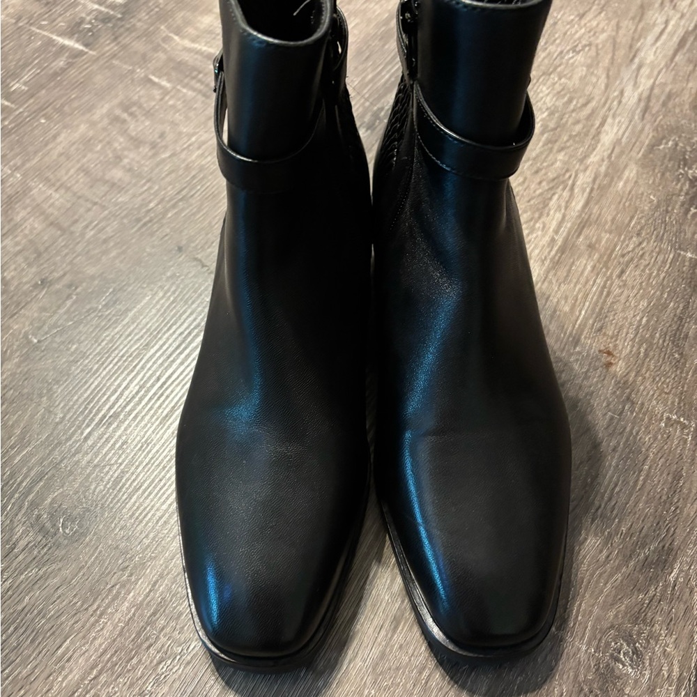 Vaneli Women’s Boots Size 8 - Picture 2 of 3